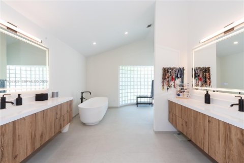 Снять в аренду виллу или дом в Пальметто-Бей, Флорида 4 спальни, 347.36м2, № 2060610 - фото 23