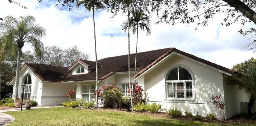 Дом в Пальметто-Бей, Флорида 4 спальни, 347.36м2 № 2060610