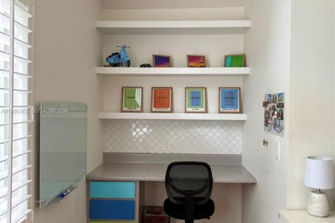 Снять в аренду виллу или дом в Пальметто-Бей, Флорида 4 спальни, 347.36м2, № 2060610 - фото 15