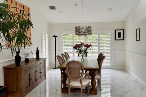 Снять в аренду виллу или дом в Пальметто-Бей, Флорида 4 спальни, 347.36м2, № 2060610 - фото 4