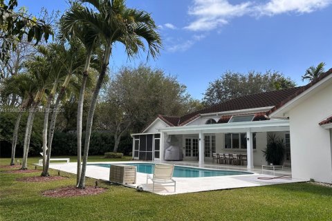 Снять в аренду виллу или дом в Пальметто-Бей, Флорида 4 спальни, 347.36м2, № 2060610 - фото 2
