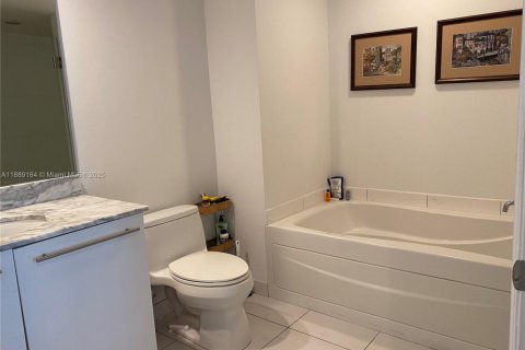 Снять в аренду кондоминиум в Майами, Флорида 1 спальня, 68.56м2, № 1944088 - фото 6