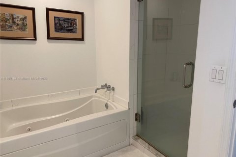 Снять в аренду кондоминиум в Майами, Флорида 1 спальня, 68.56м2, № 1944088 - фото 7