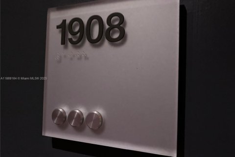 Снять в аренду кондоминиум в Майами, Флорида 1 спальня, 68.56м2, № 1944088 - фото 1