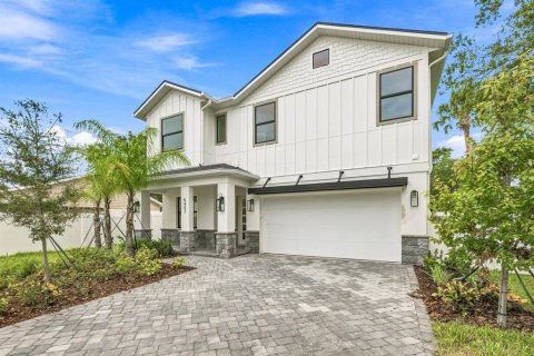 House in Tampa, Florida 5 bedrooms, 312.06 sq.m. № 2134872