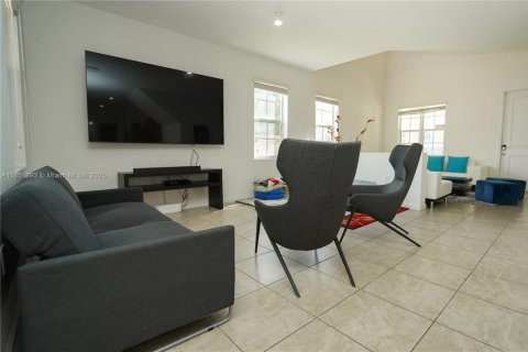 House in Homestead, Florida 4 bedrooms, 276.11 sq.m. № 1858667 - photo 10