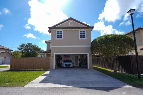 House in Homestead, Florida 4 bedrooms, 276.11 sq.m. № 1858667 - photo 24