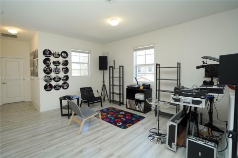 House in Homestead, Florida 4 bedrooms, 276.11 sq.m. № 1858667 - photo 29