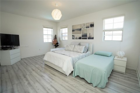 House in Homestead, Florida 4 bedrooms, 276.11 sq.m. № 1858667 - photo 30