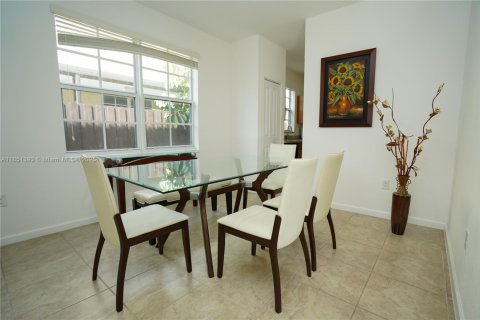 House in Homestead, Florida 4 bedrooms, 276.11 sq.m. № 1858667 - photo 4