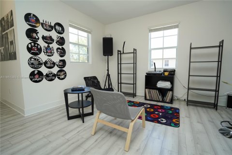 House in Homestead, Florida 4 bedrooms, 276.11 sq.m. № 1858667 - photo 27