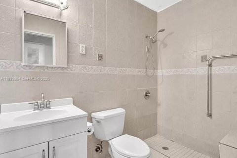 Снять в аренду кондоминиум в Норт-Майами-Бич, Флорида 2 спальни, 95.69м2, № 1991769 - фото 6