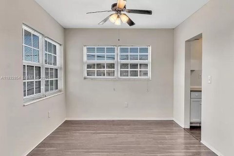 Снять в аренду кондоминиум в Норт-Майами-Бич, Флорида 2 спальни, 95.69м2, № 1991769 - фото 1
