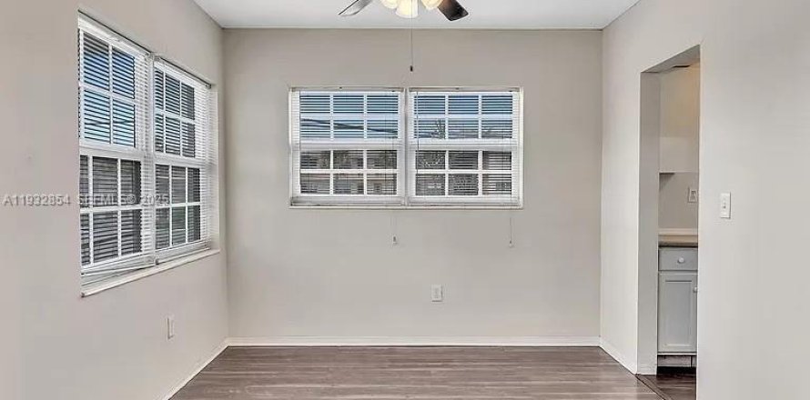 Кондоминиум с 2 спальнями в Норт-Майами-Бич, Флорида № 1991769