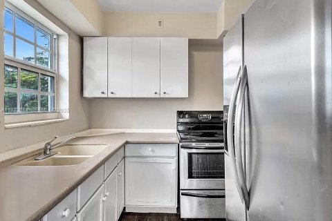 Снять в аренду кондоминиум в Норт-Майами-Бич, Флорида 2 спальни, 95.69м2, № 1991769 - фото 2