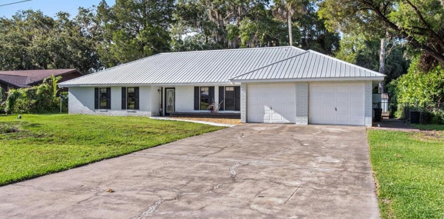 Casa en Inglis, Florida 3 dormitorios, 172.15 m2 № 1796716