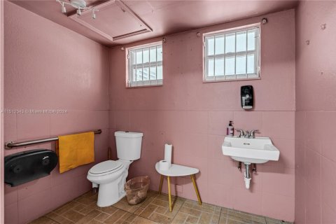 Propiedad comercial en venta en Miami Beach, Florida № 1694929 - foto 9