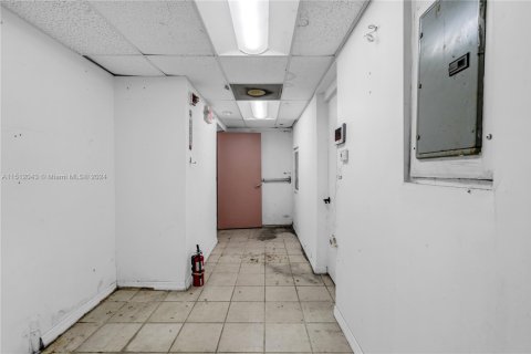 Propiedad comercial en venta en Miami Beach, Florida № 1694929 - foto 11