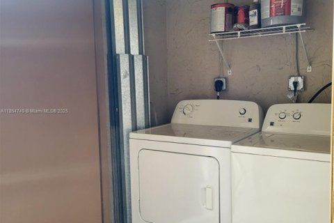 Condominio en venta en Pembroke Pines, Florida, 1 dormitorio, 64.1 m2 № 1957675 - foto 15