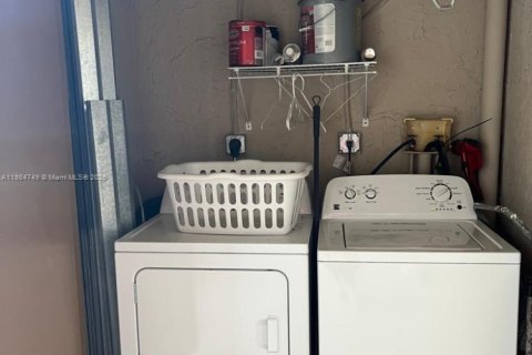 Condominio en venta en Pembroke Pines, Florida, 1 dormitorio, 64.1 m2 № 1957675 - foto 16