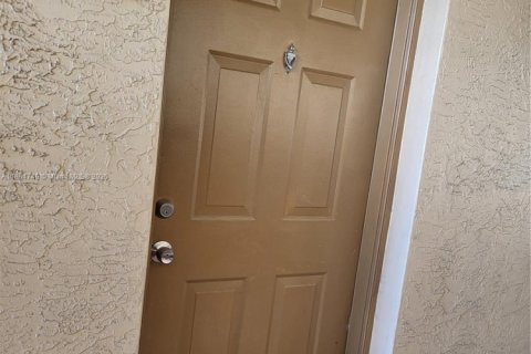 Condominio en venta en Pembroke Pines, Florida, 1 dormitorio, 64.1 m2 № 1957675 - foto 17