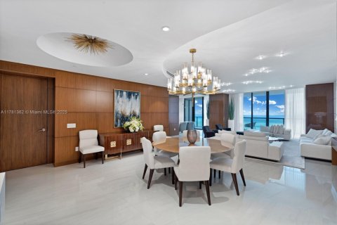 Copropriété à vendre à Bal Harbour, Floride: 3 chambres, 342.62 m2 № 1923375 - photo 1