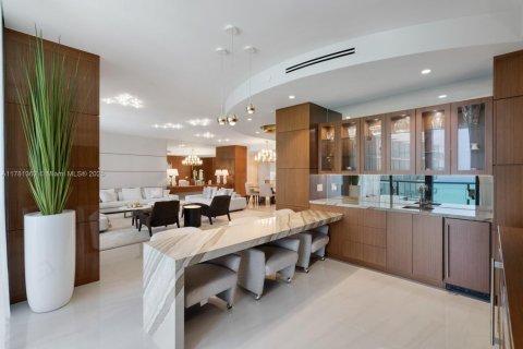 Copropriété à vendre à Bal Harbour, Floride: 3 chambres, 342.62 m2 № 1923375 - photo 8