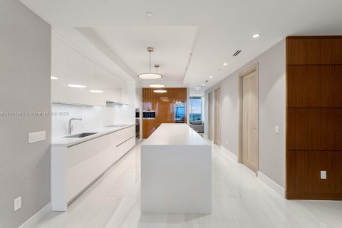 Copropriété à vendre à Bal Harbour, Floride: 3 chambres, 342.62 m2 № 1923375 - photo 13