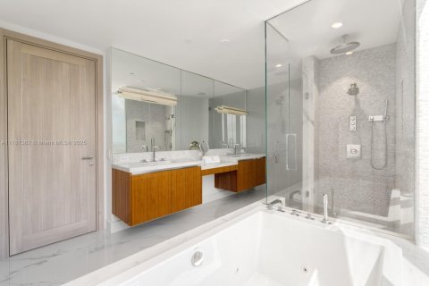 Copropriété à vendre à Bal Harbour, Floride: 3 chambres, 342.62 m2 № 1923375 - photo 17
