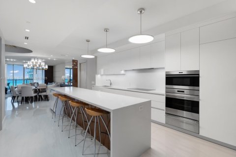 Copropriété à vendre à Bal Harbour, Floride: 3 chambres, 342.62 m2 № 1923375 - photo 12