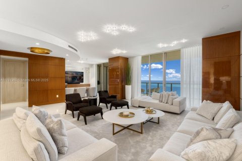 Copropriété à vendre à Bal Harbour, Floride: 3 chambres, 342.62 m2 № 1923375 - photo 4