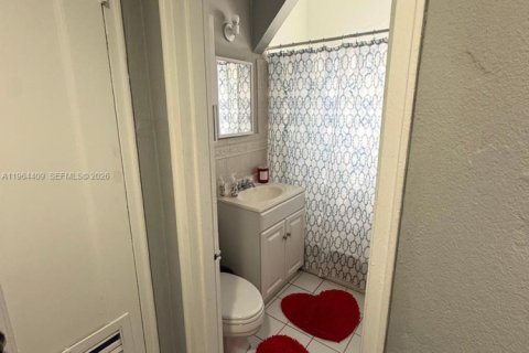 Condo in Miami, Florida, 2 bedrooms  № 2081112 - photo 9