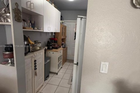 Condo in Miami, Florida, 2 bedrooms  № 2081112 - photo 6