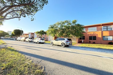 Condo in Miami, Florida, 2 bedrooms  № 2081112 - photo 4