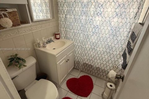 Condo in Miami, Florida, 2 bedrooms  № 2081112 - photo 10