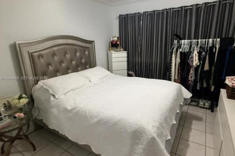 Condo in Miami, Florida, 2 bedrooms  № 2081112 - photo 14
