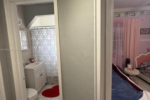 Condo in Miami, Florida, 2 bedrooms  № 2081112 - photo 8