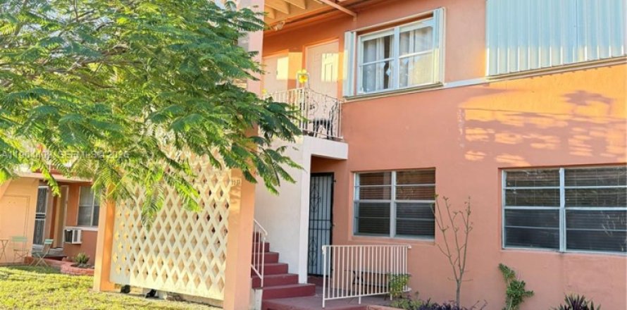 Condo in Miami, Florida, 2 bedrooms  № 2081112