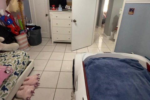 Condo in Miami, Florida, 2 bedrooms  № 2081112 - photo 12