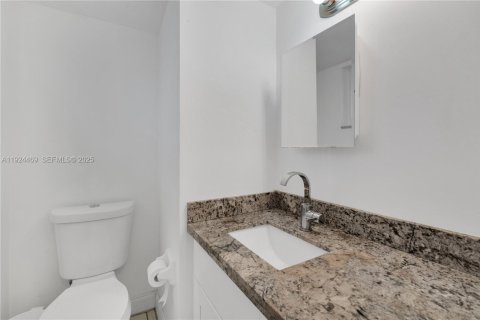 Condominio en venta en Miami, Florida, 1 dormitorio, 77.11 m2 № 1982912 - foto 3