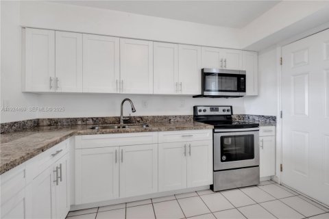 Condominio en venta en Miami, Florida, 1 dormitorio, 77.11 m2 № 1982912 - foto 1