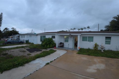 Casa en Miami Gardens, Florida 3 dormitorios, 147.06 m2 № 2002199