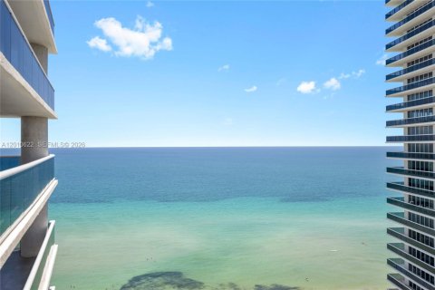 Condo in Hallandale Beach, Florida, 3 bedrooms  № 2145701 - photo 28