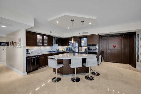 Condo in Hallandale Beach, Florida, 3 bedrooms  № 2145701 - photo 10