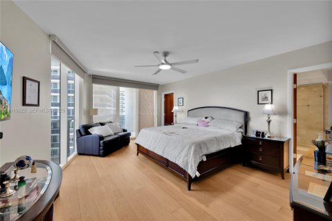 Condo in Hallandale Beach, Florida, 3 bedrooms  № 2145701 - photo 15