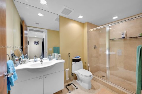 Condo in Hallandale Beach, Florida, 3 bedrooms  № 2145701 - photo 20