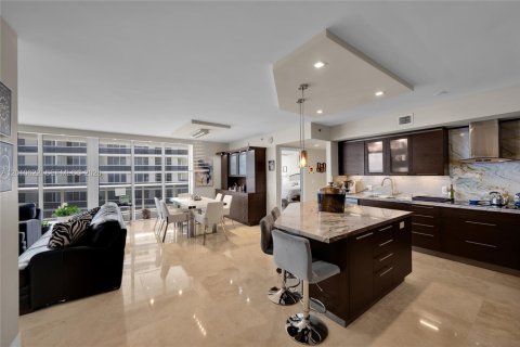 Condo in Hallandale Beach, Florida, 3 bedrooms  № 2145701 - photo 7