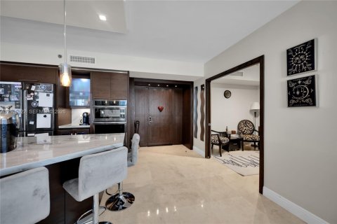 Condo in Hallandale Beach, Florida, 3 bedrooms  № 2145701 - photo 8
