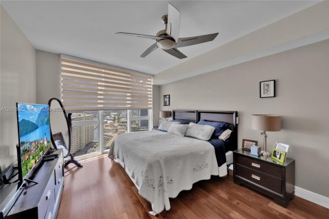 Condo in Hallandale Beach, Florida, 3 bedrooms  № 2145701 - photo 14