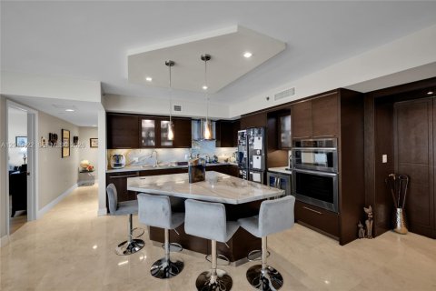 Condo in Hallandale Beach, Florida, 3 bedrooms  № 2145701 - photo 13